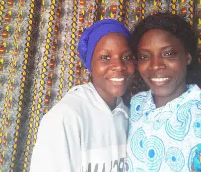 Schneiderin Ina und Angestellte Abigail